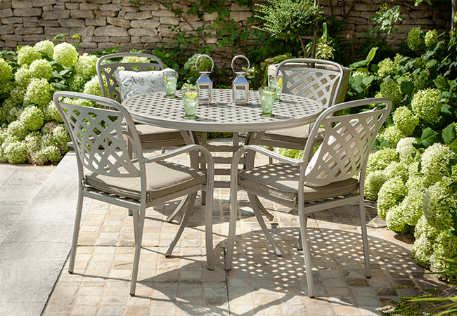 Image of Hartman Berkeley 4 Seat Round Dining Set in Maize / Wheatgrass - NO PARASOL