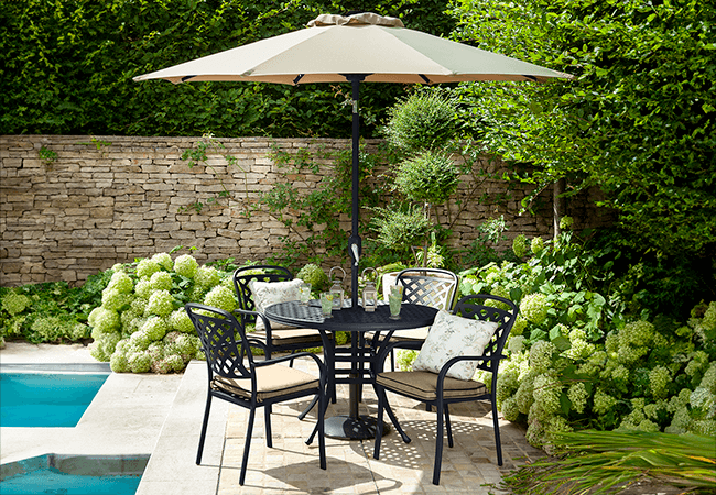 Image of Hartman Berkeley 4 Seat Round Dining Set in Bronze / Amber