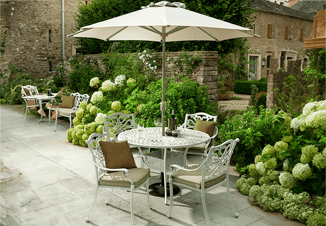 Image of Hartman Capri 4 Seat Round Dining Set in Maize / Wheatgrass