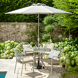 Image of Hartman Berkeley 4 Seat Round Dining Set in Maize / Wheatgrass