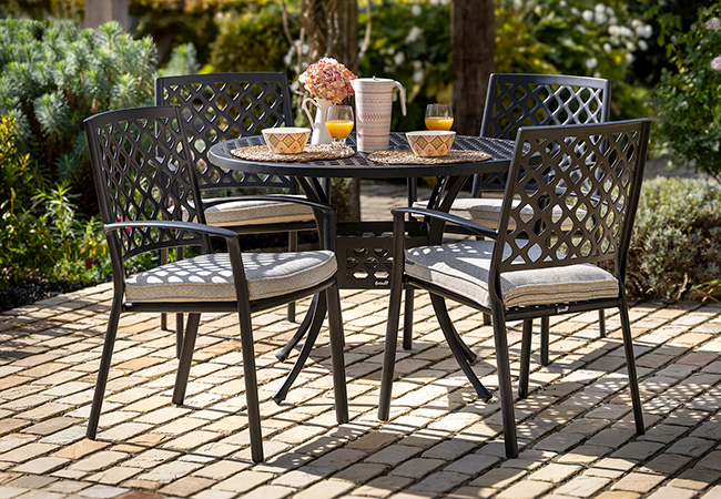 Image of Hartman Avebury 4 Seat Dining Set in Bronze / Oatmeal - No Parasol