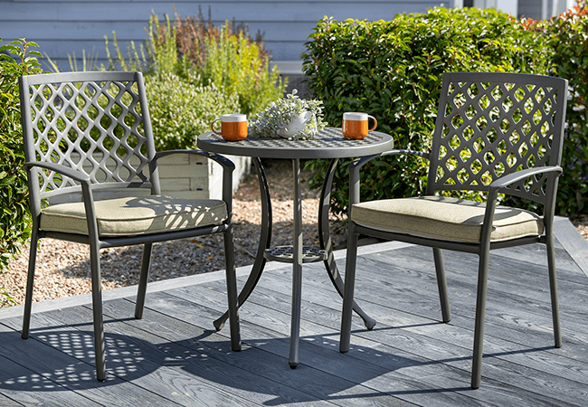Image of Hartman Avebury Bistro Set in Antique Moss / Wheatgrass