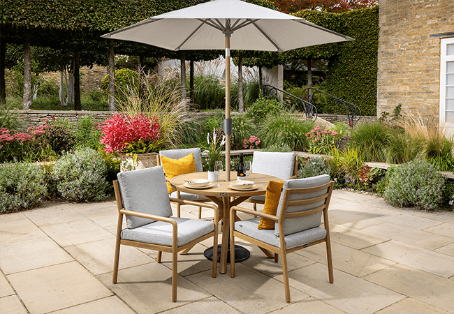 Image of Hartman Sahara 4 Seat Round Dining Set