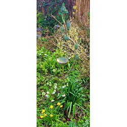 Image of Bird Bath on Stake with Decorative Leaves